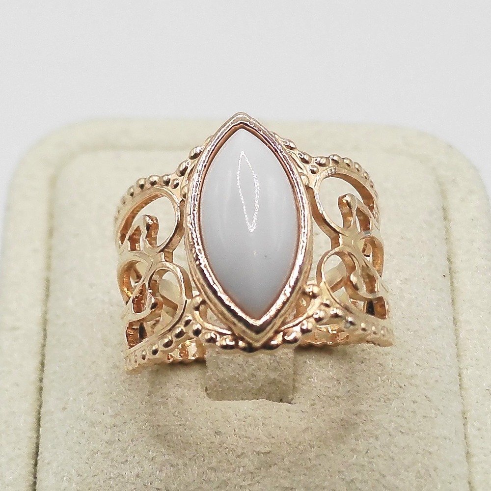 Sarah Coventry Vintage Gold Tone White Cabochon Filigree Adjustable Ring Signed